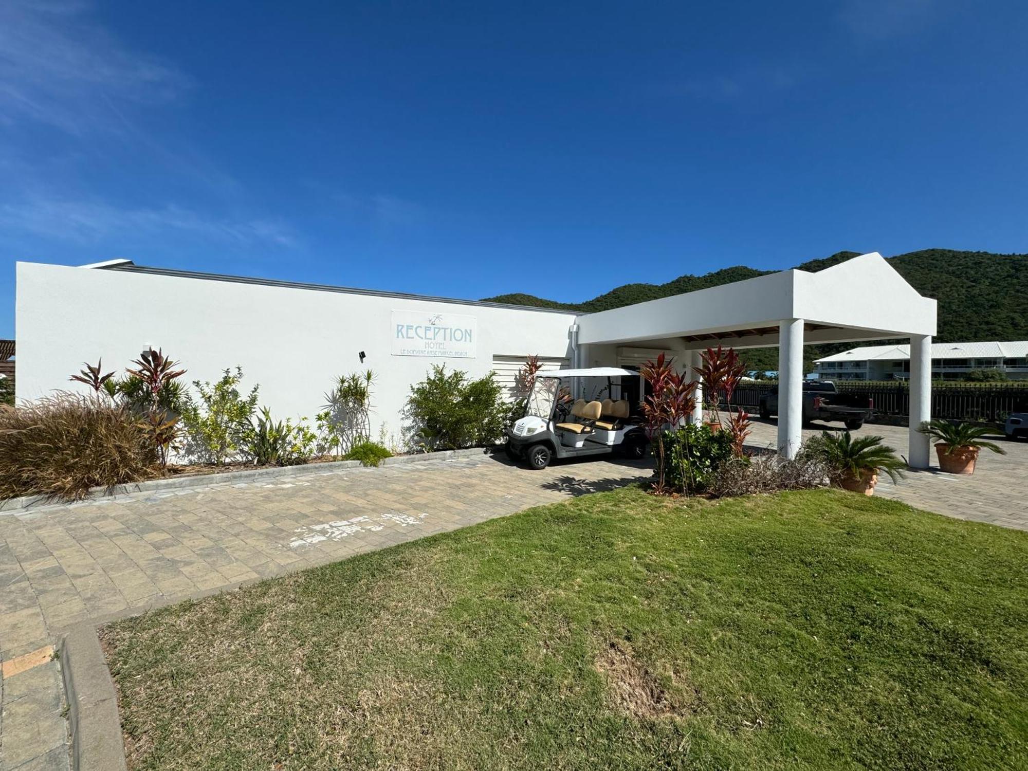 Le Domaine Anse Marcel Beach Resort Exterior foto